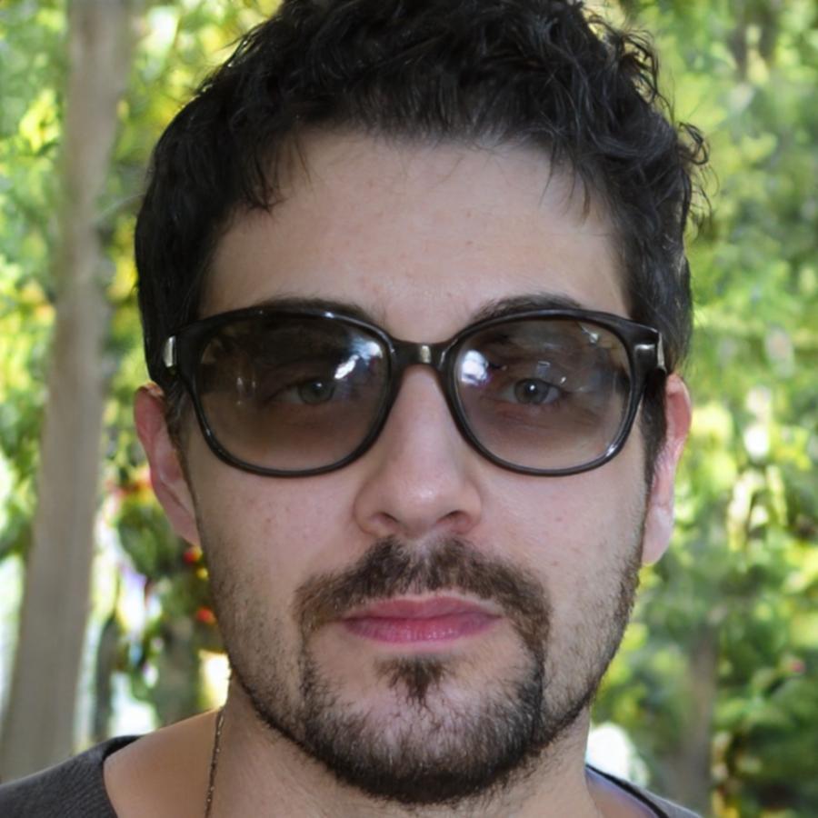Portrait de Bastien Moreau, expert en recherche financière